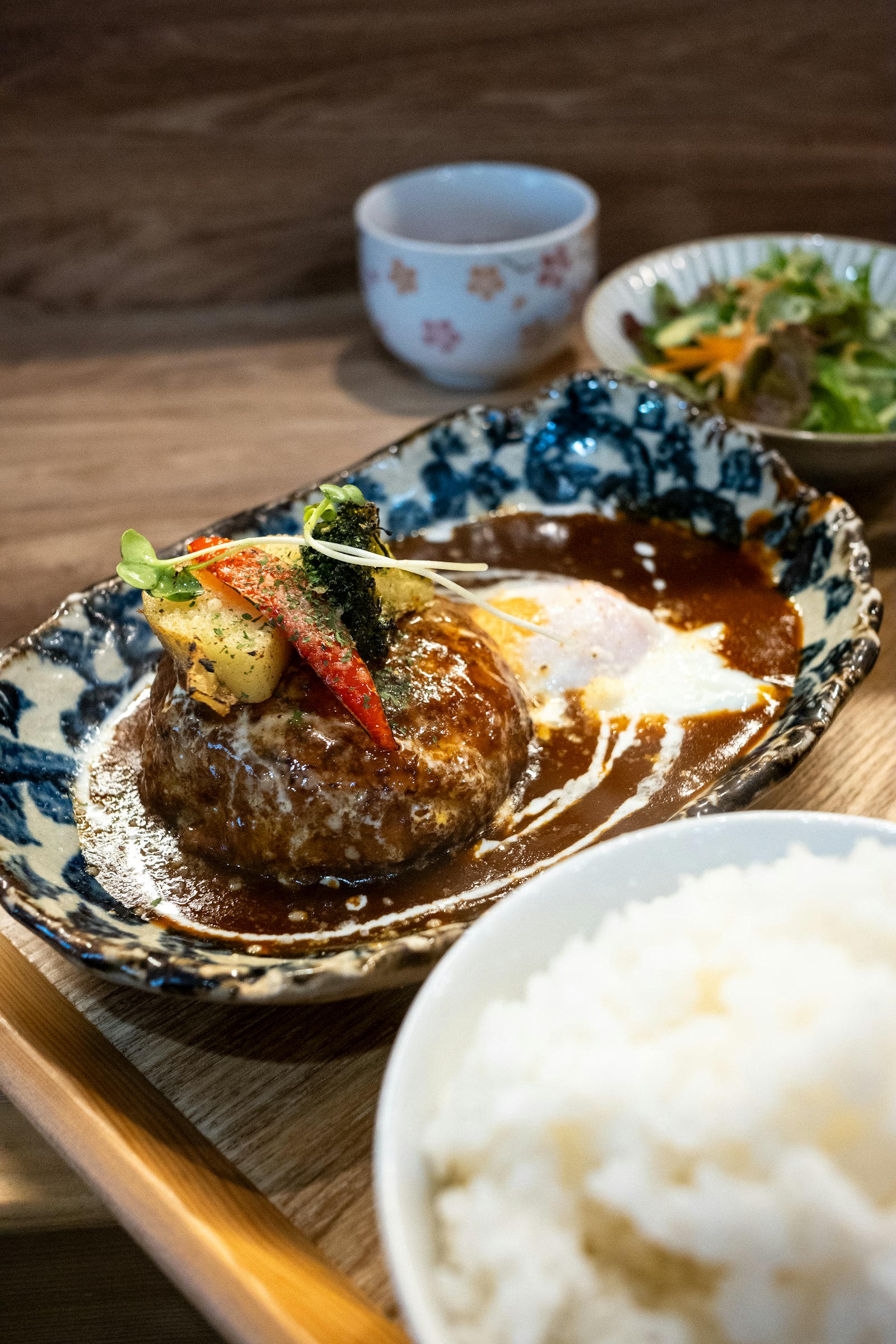 ひき肉料理の定番、和風ハンバーグ定食